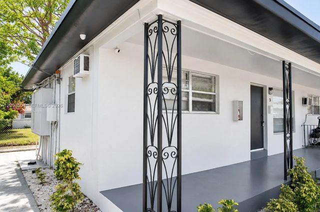 3 of 21 - 2206 Fillmore Street #110, Hollywood, FL