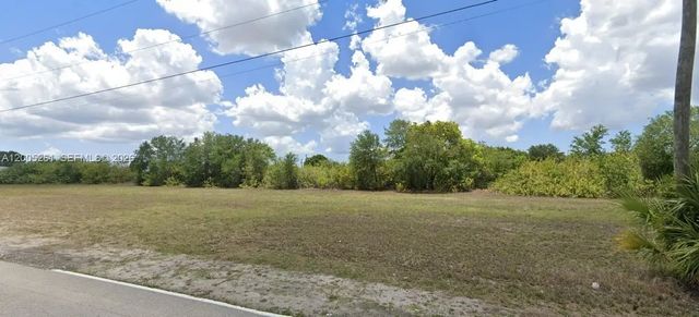1702 Ne 10th Place, Cape Coral