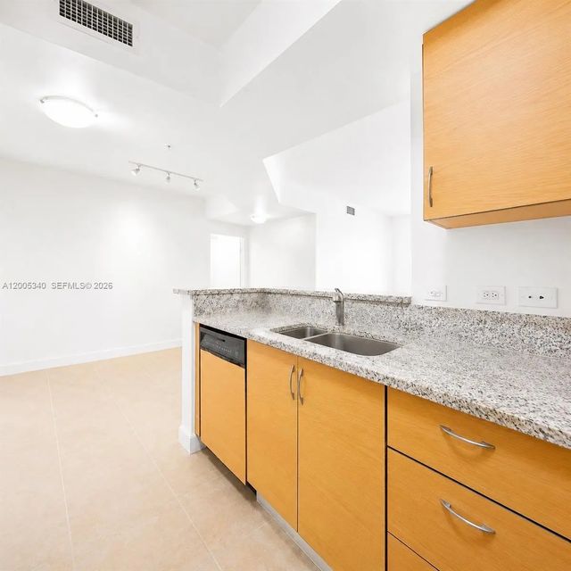 5 of 7 - 18800 Ne 29th Avenue #526, Aventura, FL