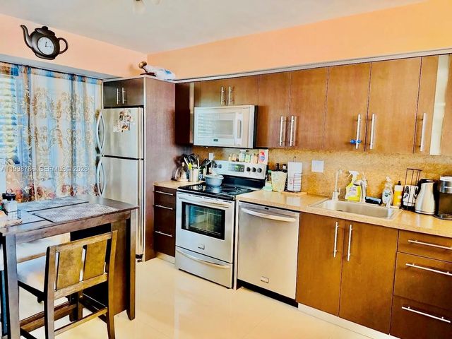 3 of 17 - 1150 Ne 191st Street #38, Miami, FL