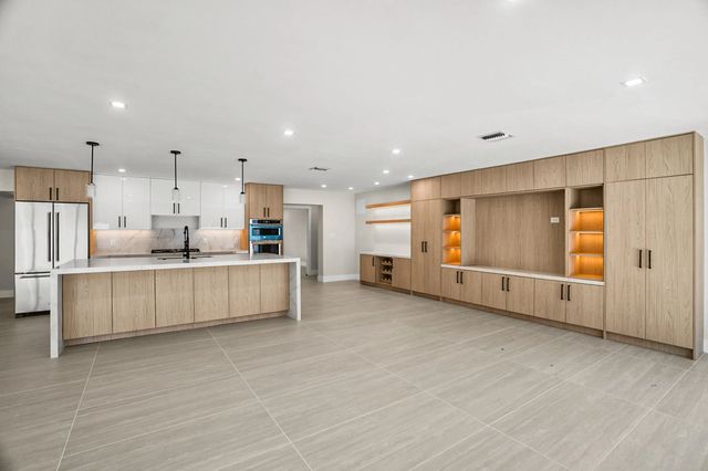 3 of 44 - 5496 Ne 22nd Avenue, Fort Lauderdale, FL