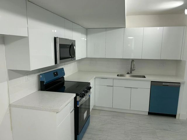 5 of 77 - 701 N Pine Island Road #304, Plantation, FL