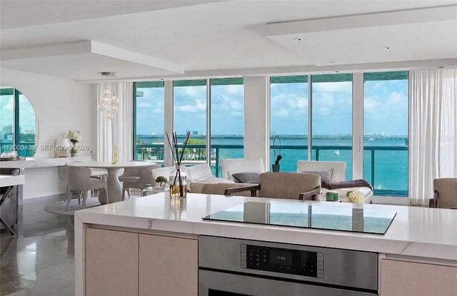 3 of 30 - 10 Venetian Way #804, Miami Beach, FL