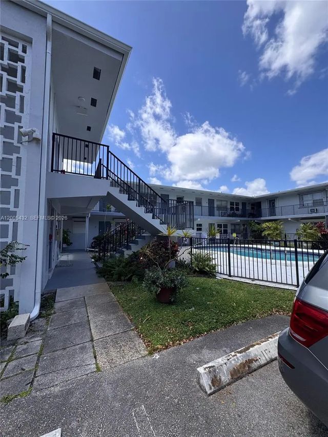 3 of 34 - 3510 Harrison Street #12, Hollywood, FL