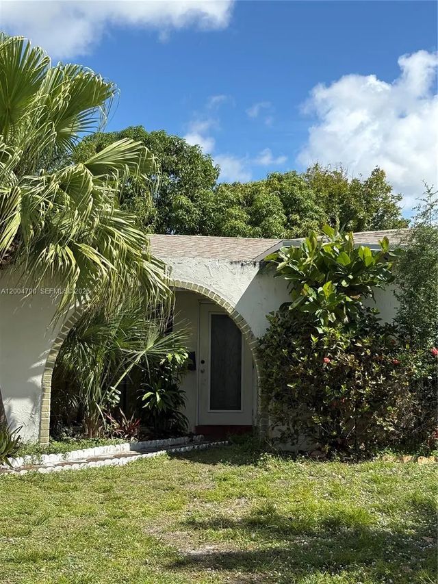 3 of 5 - 8719 Southampton Drive, Miramar, FL