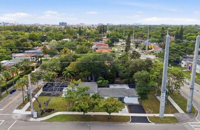 5 of 35 - 1810 Ne 161st Street, North Miami Beach, FL