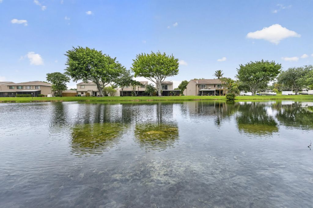 5182 S University Drive, Davie