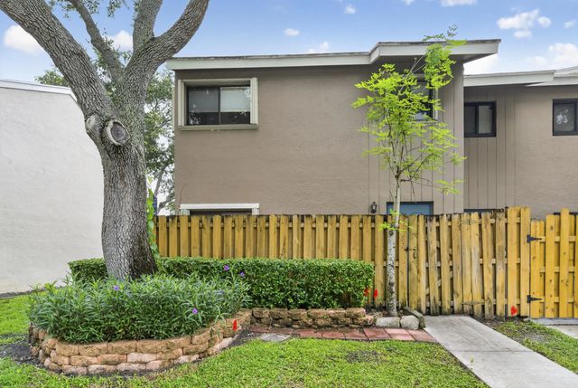 2 of 32 - 5182 S University Drive, Davie, FL