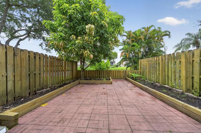 4 of 32 - 5182 S University Drive, Davie, FL