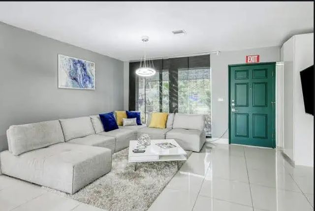 2 of 17 - 1905 N 45th Avenue, Hollywood, FL