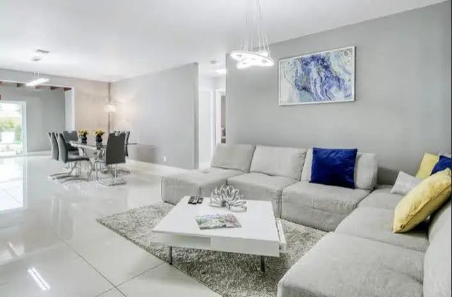 3 of 17 - 1905 N 45th Avenue, Hollywood, FL