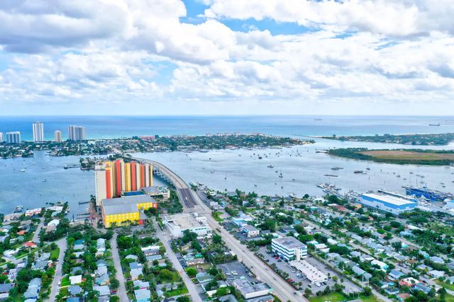5 of 78 - 2640 Lake Shore Drive #2608, Riviera Beach, FL