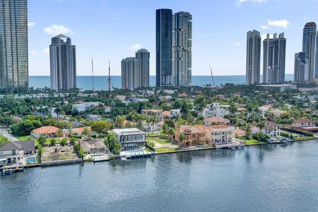 2 of 58 - 19101 Ne 36th Court #1709, Aventura, FL