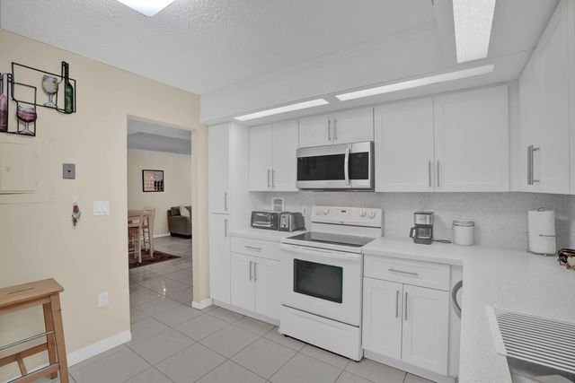 4 of 34 - 2800 N 46th Avenue #a302, Hollywood, FL