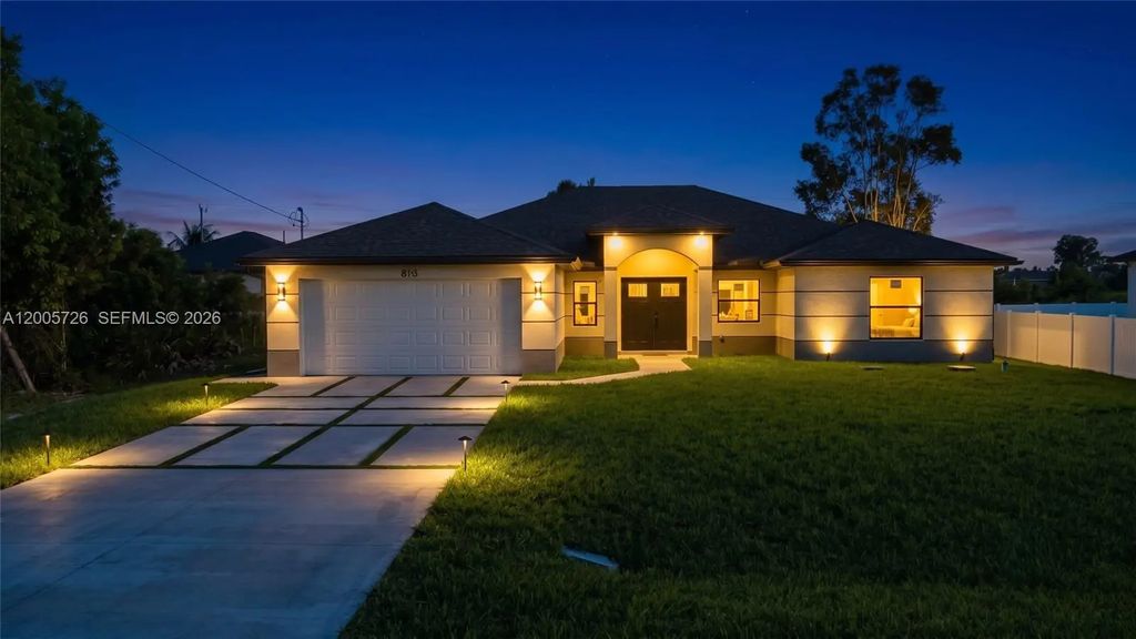 813 Bell Boulevard S, Lehigh Acres