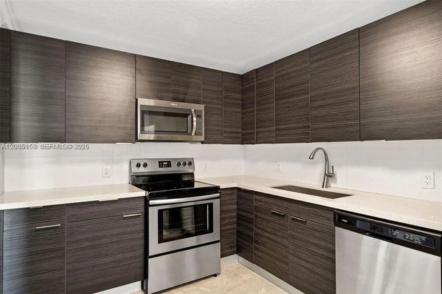 390 Racquet Club Road #202, Weston