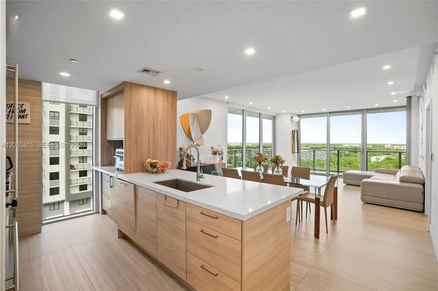 16385 Biscayne Boulevard #1601+2 Parkings, North Miami Beach