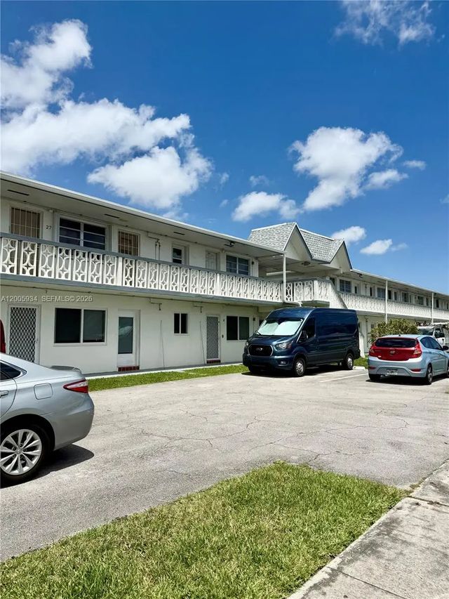 11 Ne 204th Street #23, Miami Gardens