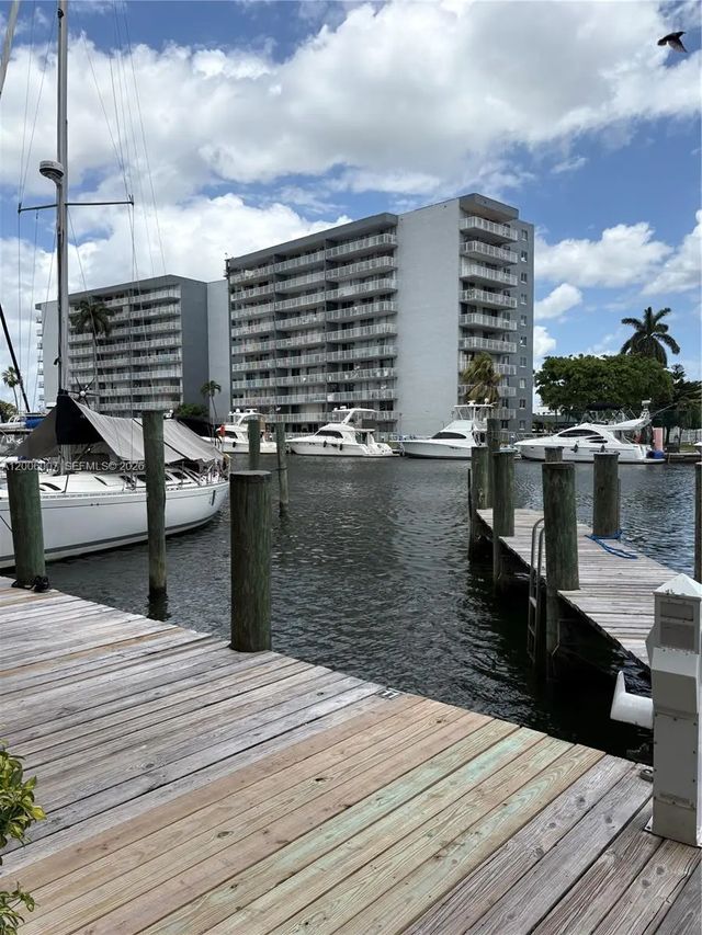 2415 Nw 16th St Road, Miami