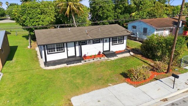 4 of 32 - 270 Sw 10th Avenue, South Bay, FL