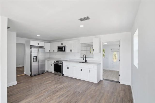 5 of 32 - 270 Sw 10th Avenue, South Bay, FL