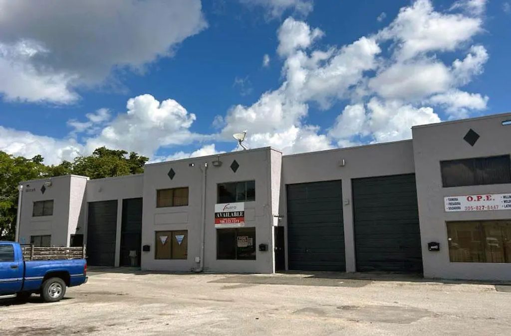 1750 W 39th Place #1005, Hialeah