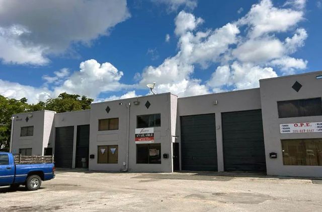 1750 W 39th Place #1005, Hialeah