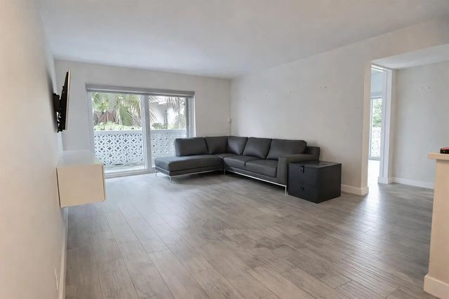 5 of 23 - 3220 Bayview Drive #211, Fort Lauderdale, FL