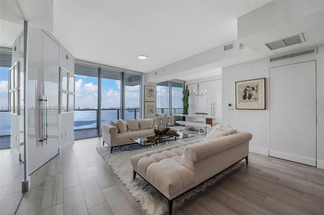 3 of 44 - 2900 Ne 7th Avenue #4003, Miami, FL