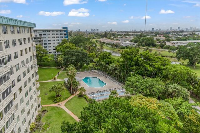 4330 Hillcrest Drive #1017, Hollywood