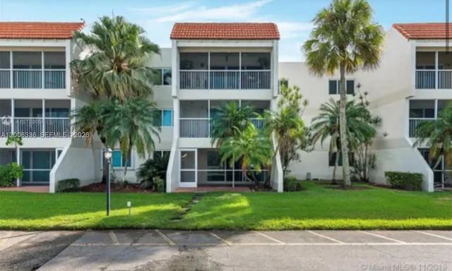 100 Lakeview Drive #112, Weston