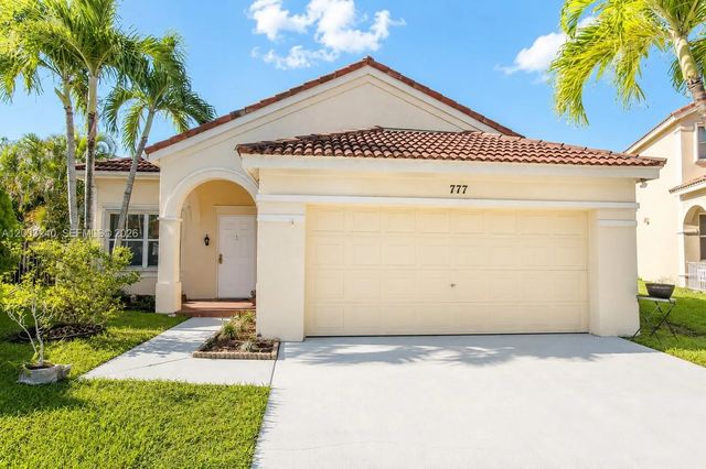 777 Tanglewood Circle, Weston