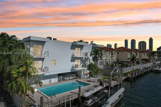 3862 Ne 171st Street #e, North Miami Beach