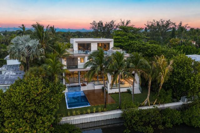 2 of 38 - 5 Barefoot Lane, Lantana, FL