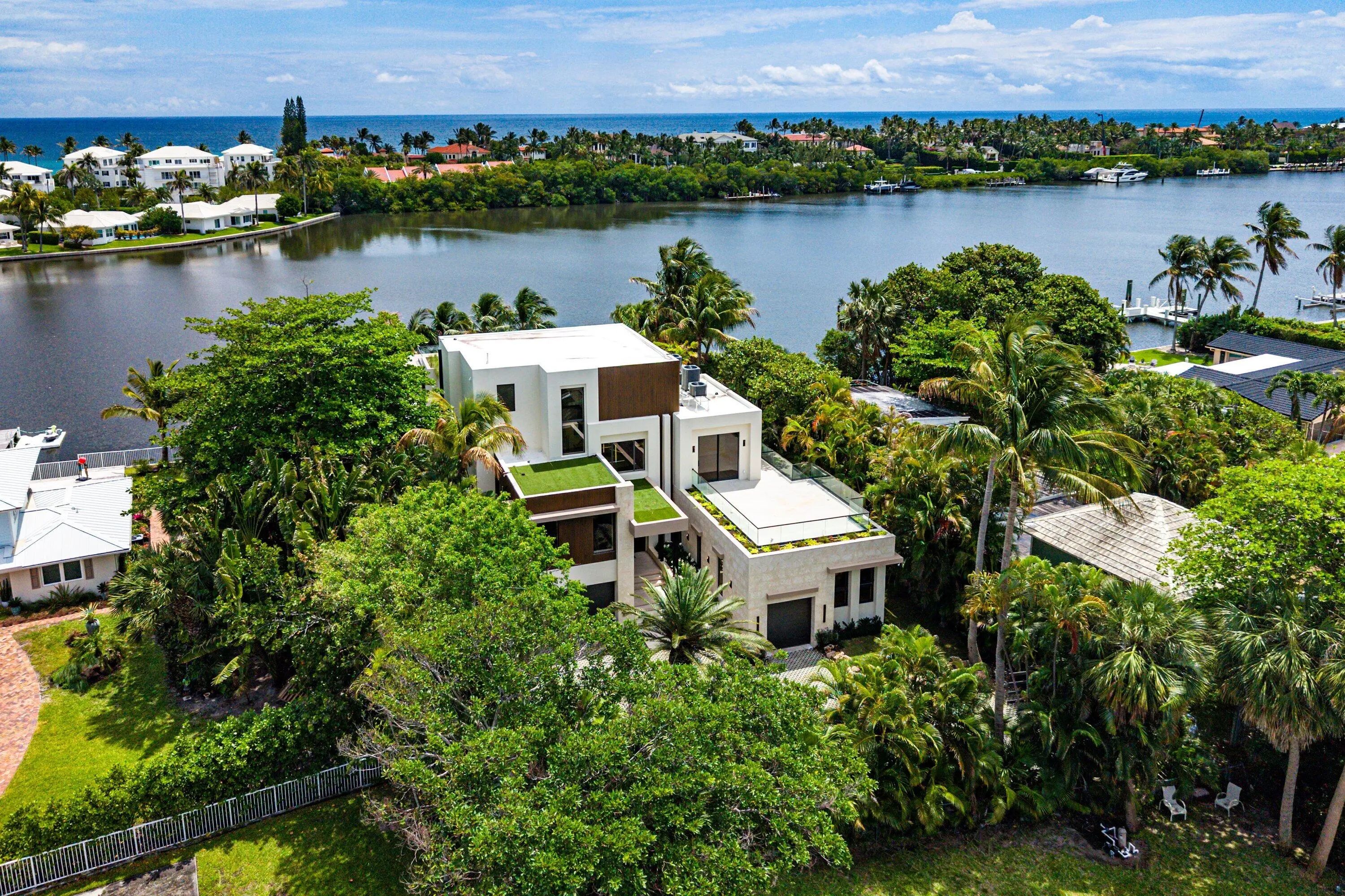 5 Barefoot Lane, Lantana, FL, 33462