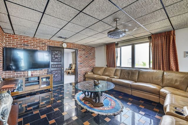 4 of 5 - 853 N Fort Lauderdale Beach Boulevard, Fort Lauderdale, FL