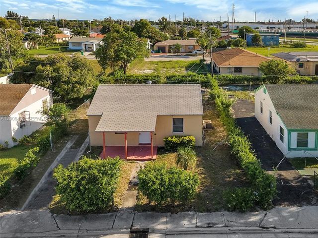 3 of 46 - 562 W 4th Street, Riviera Beach, FL