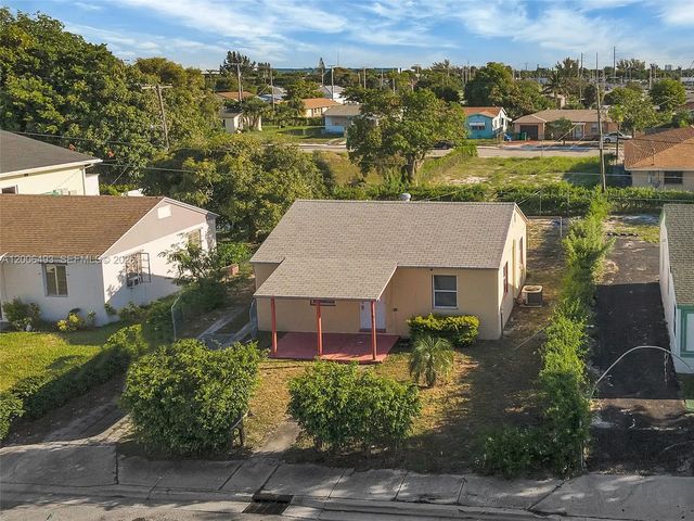 5 of 46 - 562 W 4th Street, Riviera Beach, FL