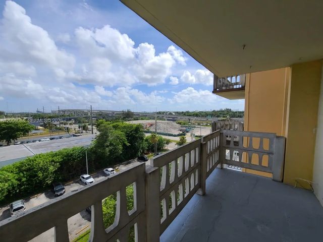 4 of 16 - 15600 Nw 7th Avenue #709, Miami, FL