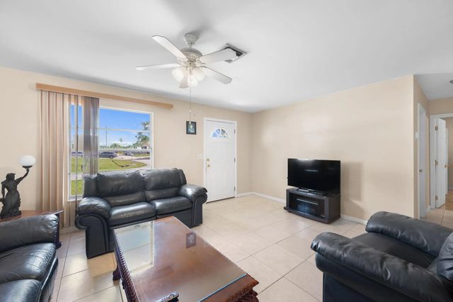 2 of 18 - 113 Sw Starfish Avenue, Port St. Lucie, FL