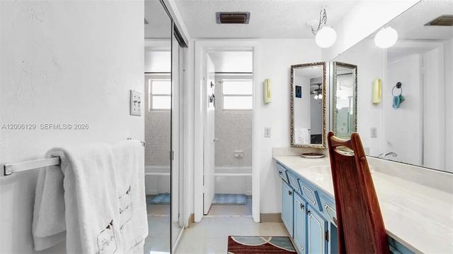 4 of 48 - 4000 Nw 44th Avenue #306, Lauderdale Lakes, FL