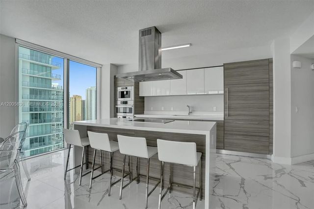 3 of 30 - 330 Sunny Isles Boulevard #5-2207, Sunny Isles Beach, FL