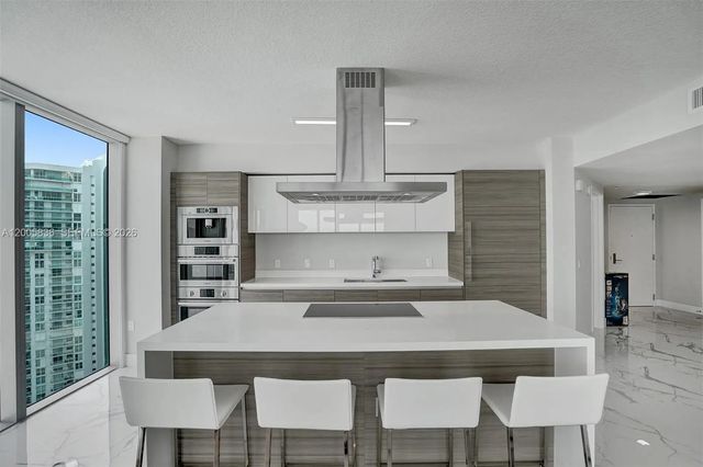 5 of 30 - 330 Sunny Isles Boulevard #5-2207, Sunny Isles Beach, FL