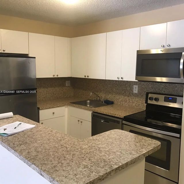 7200 Nw 179th Street #302, Hialeah