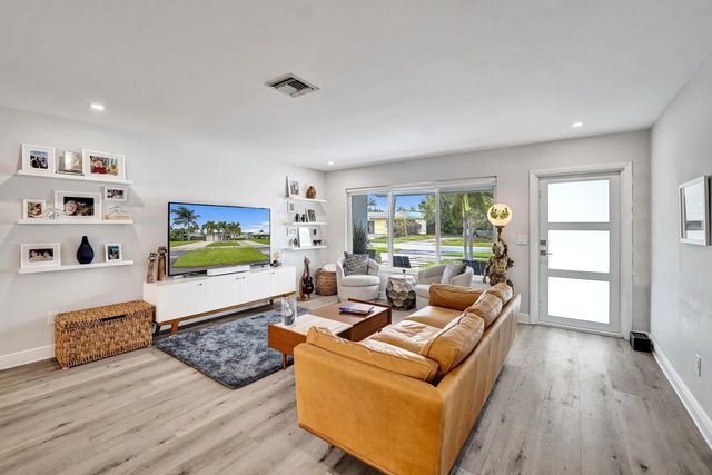 3 of 41 - 381 Se 3rd Street, Pompano Beach, FL