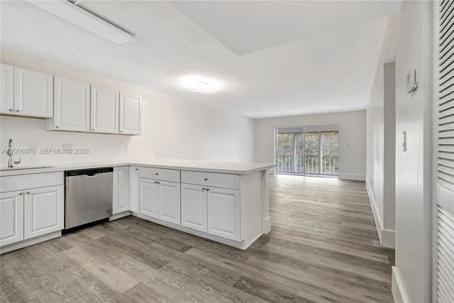 3 of 36 - 4800 Hillcrest Lane #207, Hollywood, FL