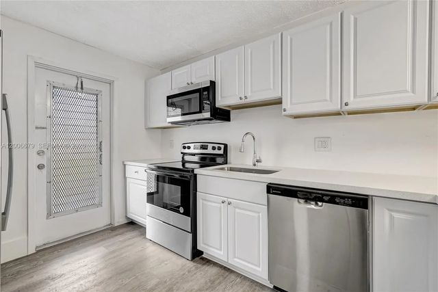 5 of 36 - 4800 Hillcrest Lane #207, Hollywood, FL