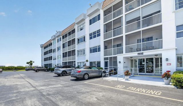 5 of 56 - 1502 S Lakeside Drive #214, Lake Worth Beach, FL