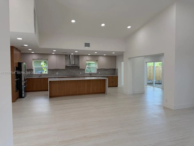 2 of 28 - 7917 Chula Vista Crescent, Boca Raton, FL