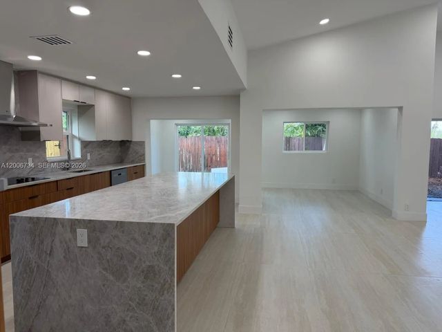 4 of 28 - 7917 Chula Vista Crescent, Boca Raton, FL